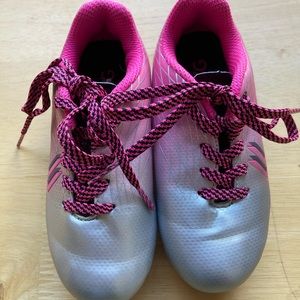 DSG Ocala Girls Soccer Cleats size 9.